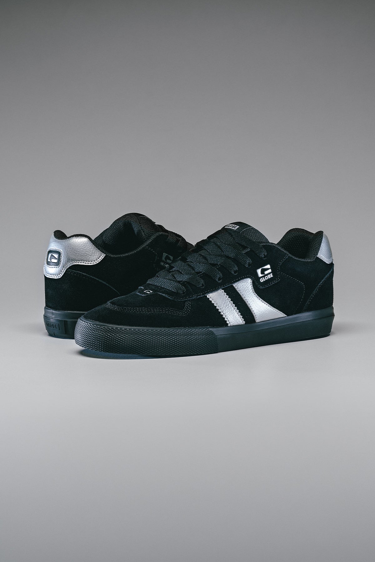 Studio image of the Encore-2 - Black/Metallic Silver.