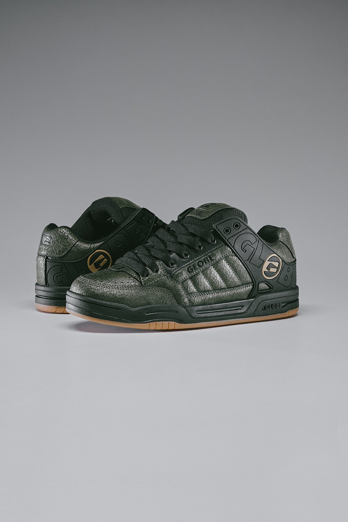 Studio image of the Tilt - Distressed Leather.