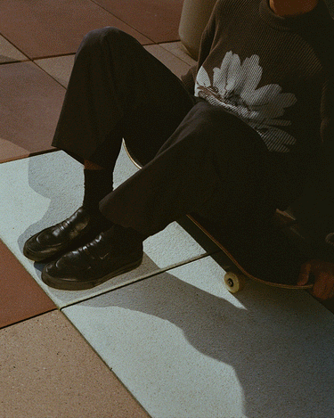 Lifestyle shots of the Liaizon Black/Maalouf.