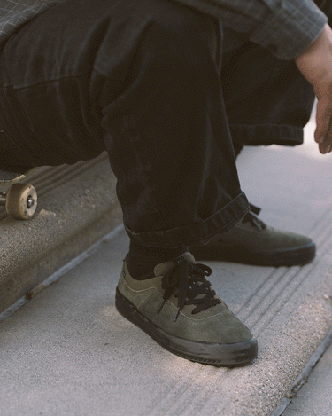 Lifestyle shots of the Melbek Olive/Black.