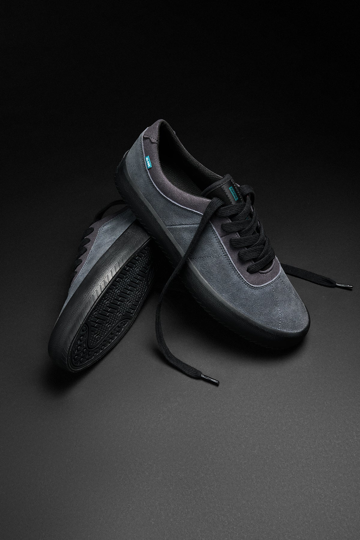 Studio image of the Melbek Grey/Black.