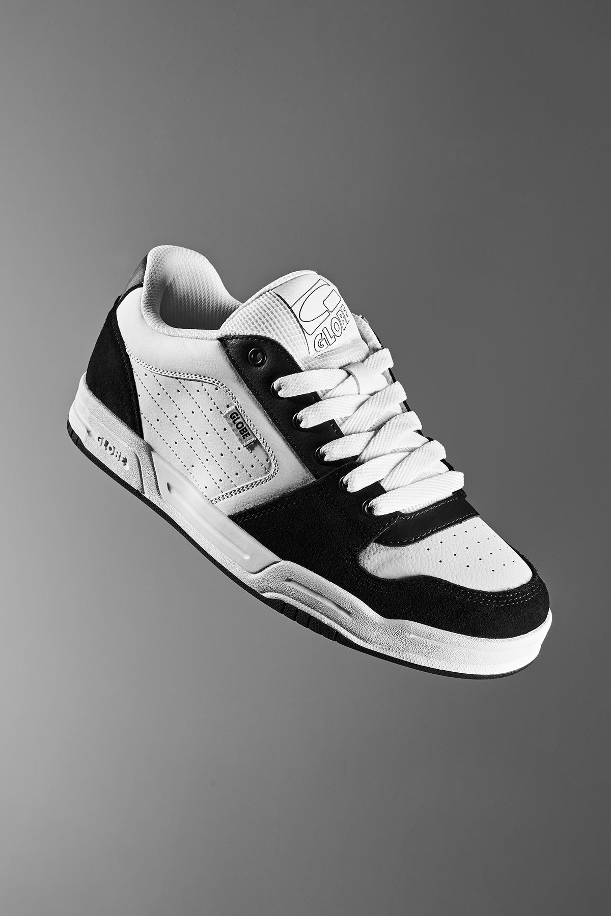 Studio image of the Mojo 2.0 Black/White.