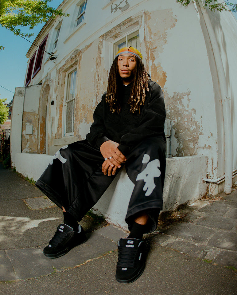 Tilt - Black/Black TPR – Globe Brand