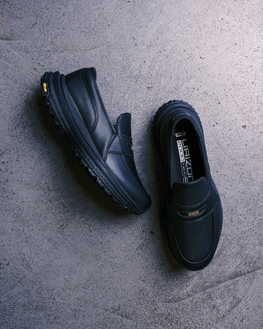 Lifestyle images of the Liaizon Vibram - Black. 