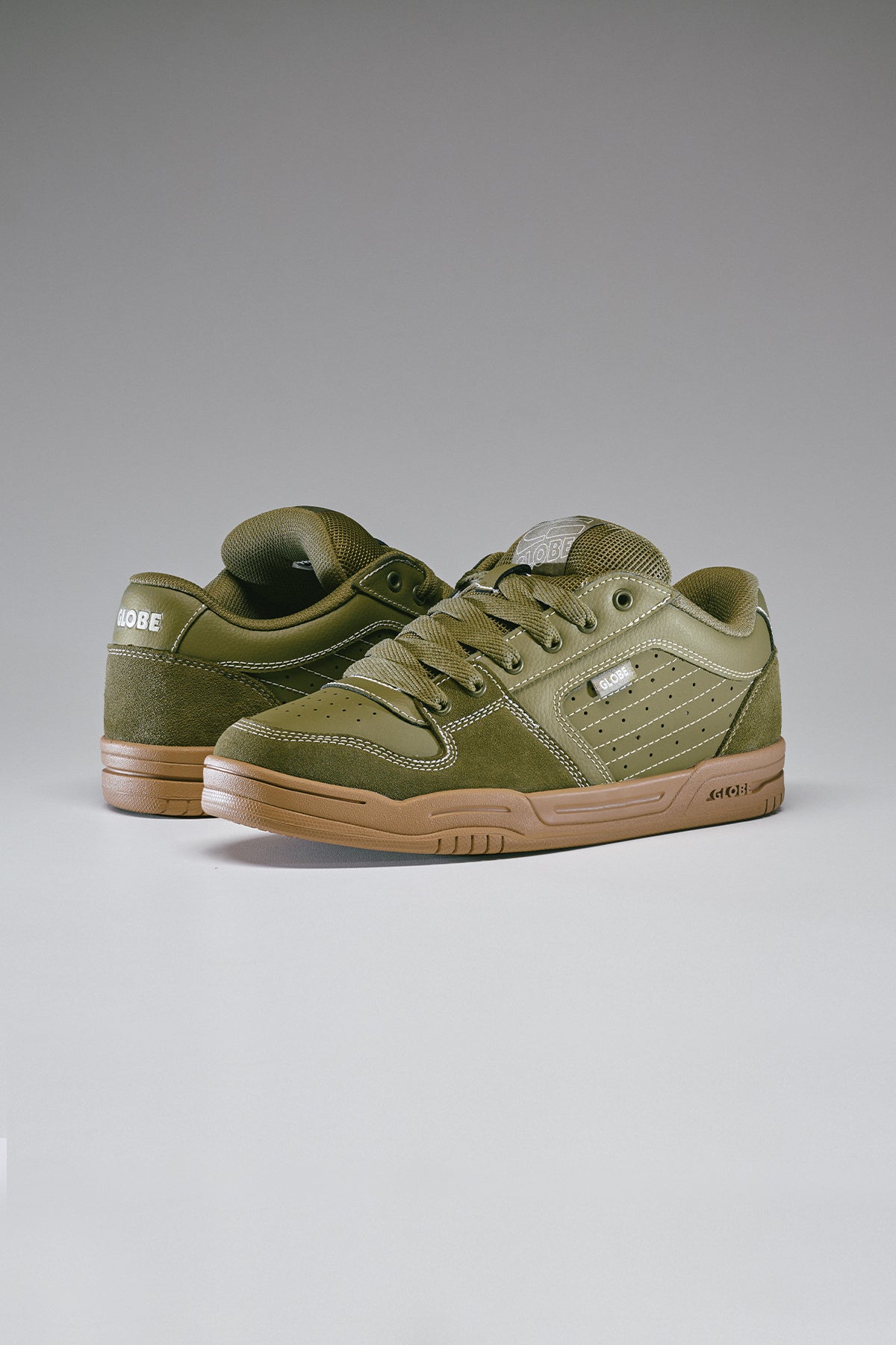 Studio image of the Mojo 2.0 - Olive/Gum.