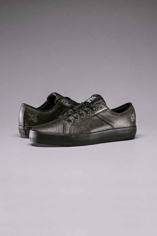 Studio image of the Surplus - Black Distress/Bauer. 