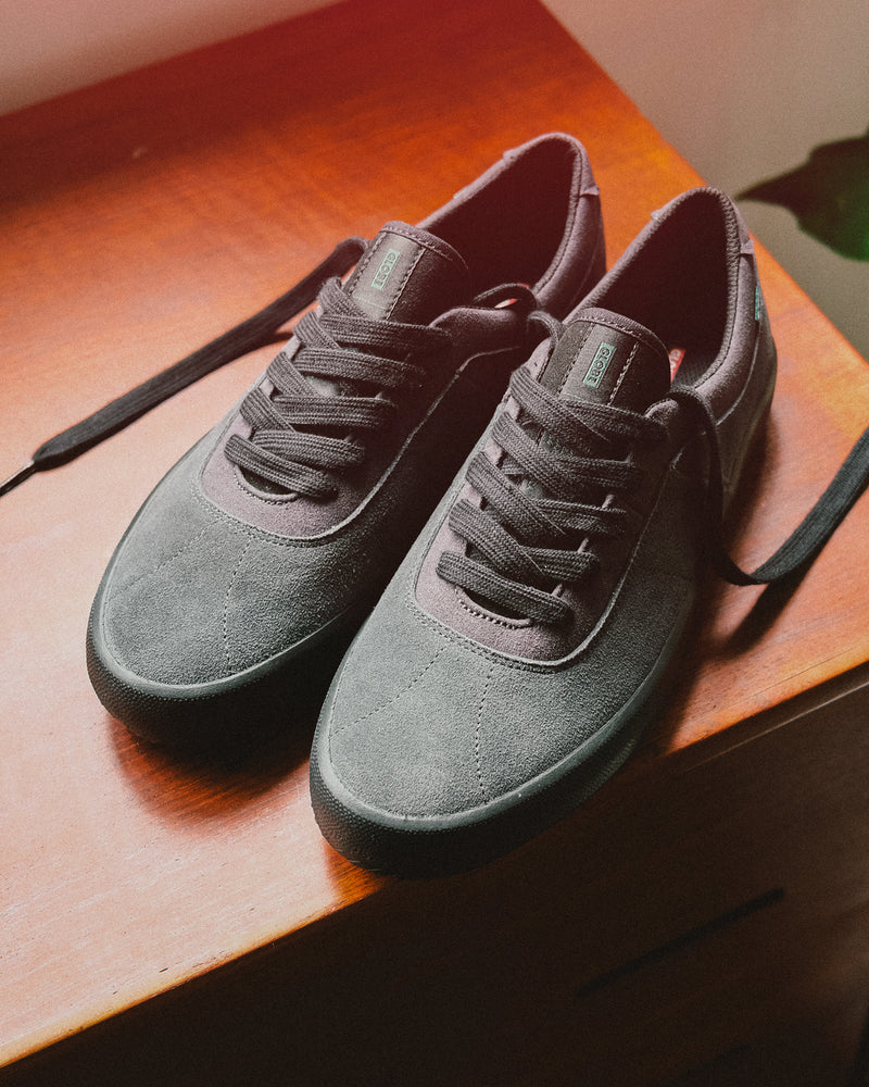 Melbek skate shoes