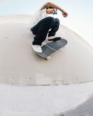 Gif images of candid skate photos of the Restless Cruiserboard 10.0" - Axe Man. 