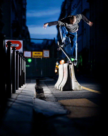 Skate and product shots of the Surplus - Black/Bauer. 