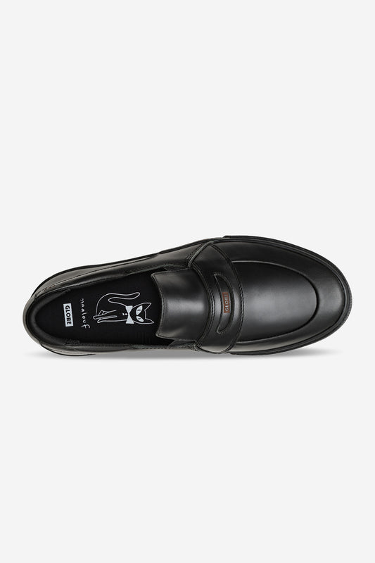 Top view of the Liaizon - Black/Maalouf loafer, featuring a rounded toe, stitched band on premium pull-up leather, and an insole with a white cat illustration and printed text.